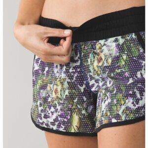 VGC Lululemon Tracker Short III *4-way Stretch - Size 6